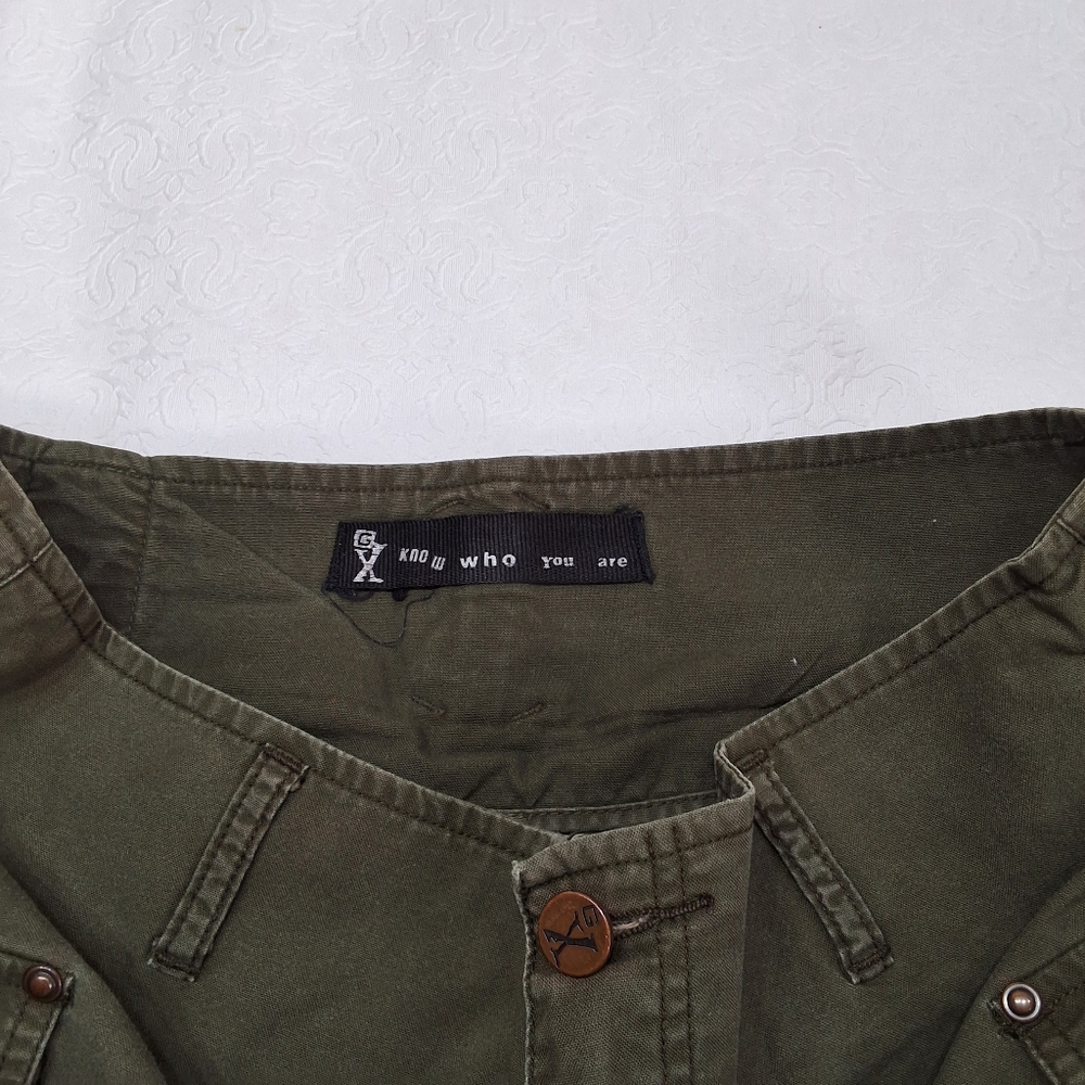 6 X Know Who You are Green Olive Shorts Size 9/10 - Picture 5 of 5